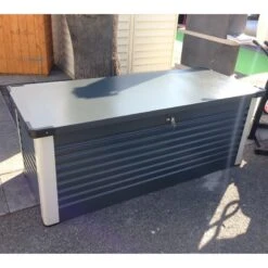 Coffre De Rangement En Métal Anthracite 750L Patio Box 1,06m² TRIMETALS 9 Coffre De Rangement En Métal Anthracite 750L Patio Box 1,06m² TRIMETALS -Jardin Extérieur coffre de rangement en metal antracite 750l patio box 106m trimetals 3