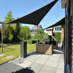 Voile D'ombrage Triangle 90° Coolfit 400x400x570cm Noir - NESLING 7 Voile D'ombrage Triangle 90° Coolfit 400x400x570cm Noir - NESLING -Jardin Extérieur voile d ombrage triangle 90 coolfit 400x400x570cm noir nesling 2